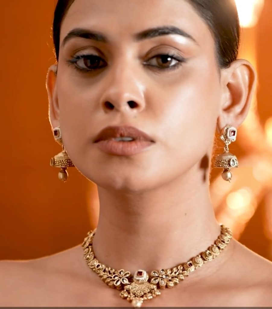 Model wearing Rubans gold-plated kundan necklace set with matching jhumkas