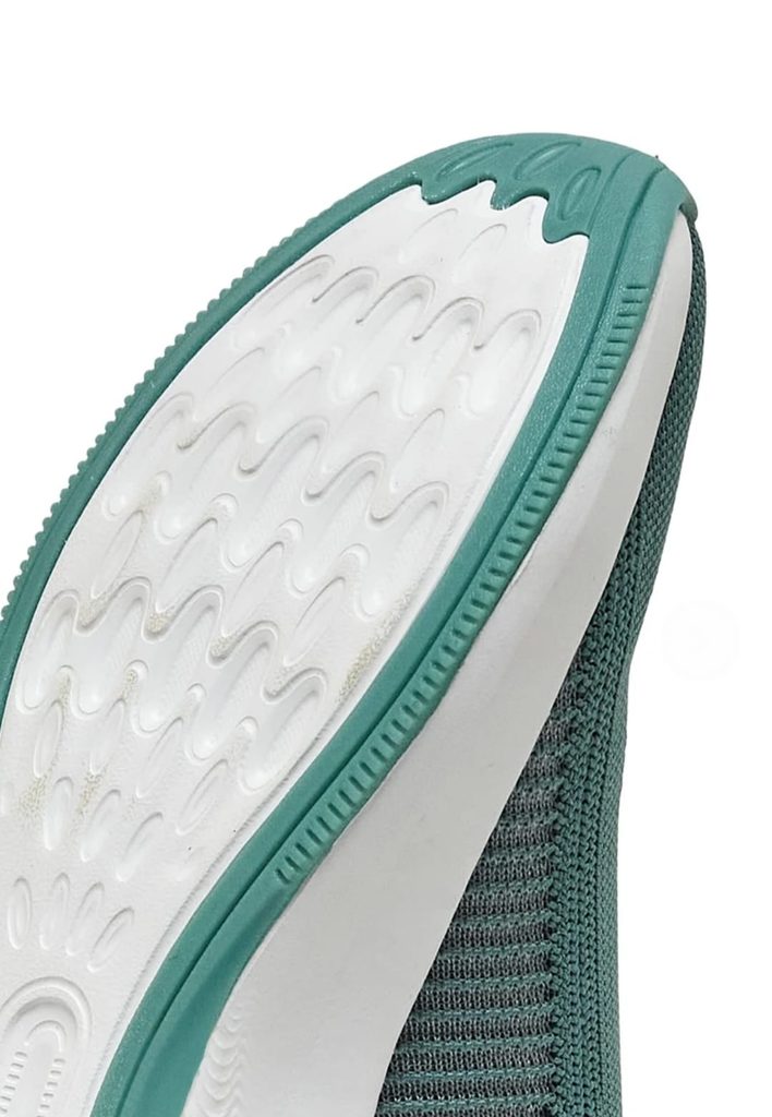 White and teal outsole pattern on Campus SUAVE sneaker